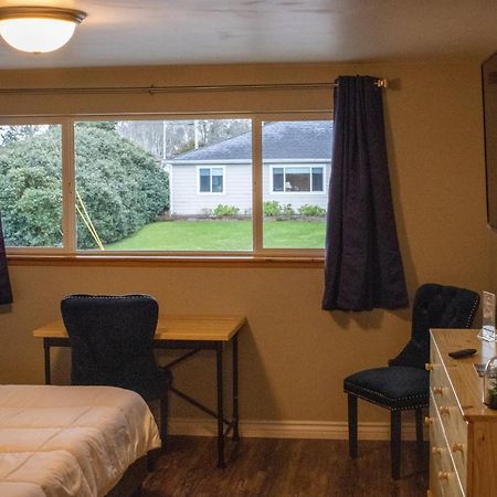 Private Home - Playground, Jumping Mat, Bbq, Darts, Firepit, Gazebo, 4 Smart Tvs, White Cotton Bedding, - The Redwood Cul-De Sac Beach Retreat 크레센트시티 외부 사진