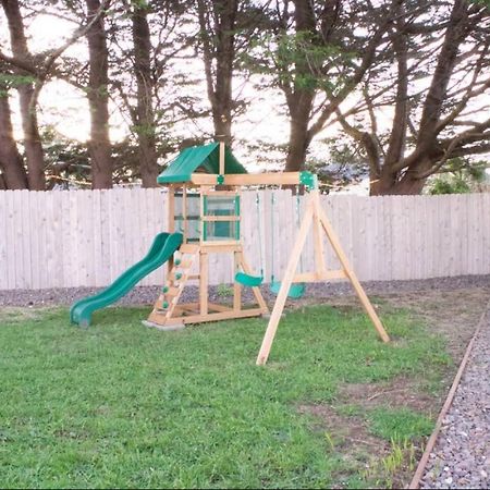 Private Home - Playground, Jumping Mat, Bbq, Darts, Firepit, Gazebo, 4 Smart Tvs, White Cotton Bedding, - The Redwood Cul-De Sac Beach Retreat 크레센트시티 외부 사진
