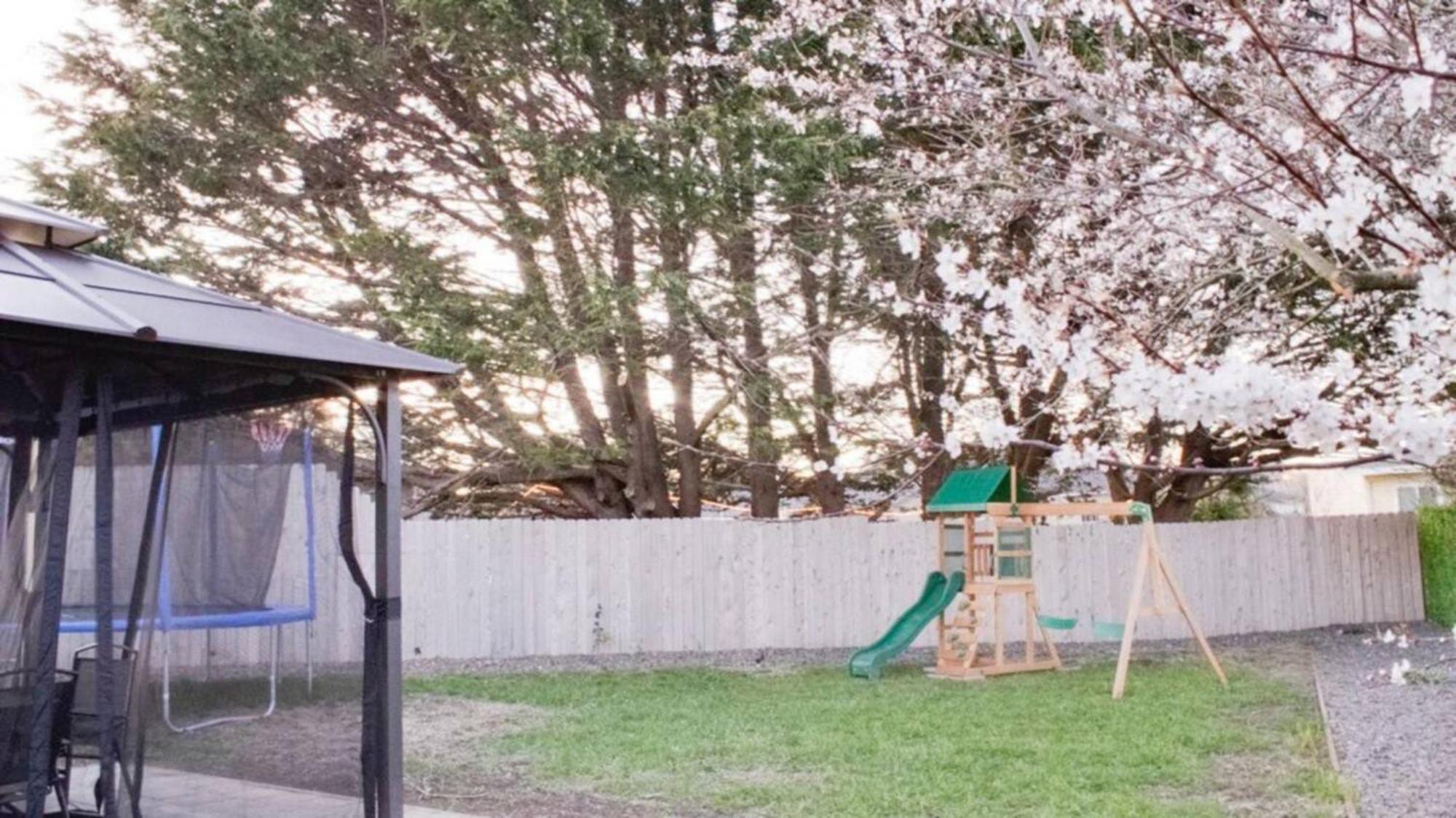 Private Home - Playground, Jumping Mat, Bbq, Darts, Firepit, Gazebo, 4 Smart Tvs, White Cotton Bedding, - The Redwood Cul-De Sac Beach Retreat 크레센트시티 외부 사진