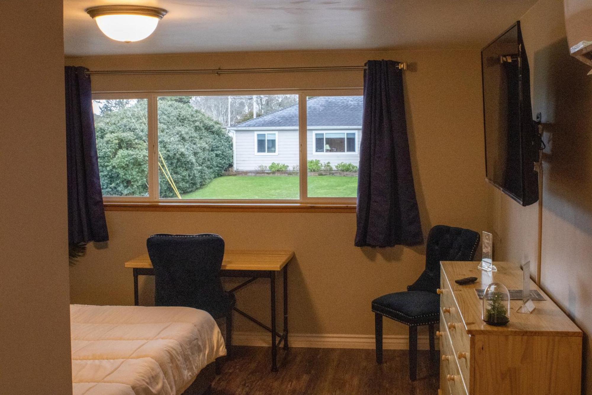 Private Home - Playground, Jumping Mat, Bbq, Darts, Firepit, Gazebo, 4 Smart Tvs, White Cotton Bedding, - The Redwood Cul-De Sac Beach Retreat 크레센트시티 외부 사진