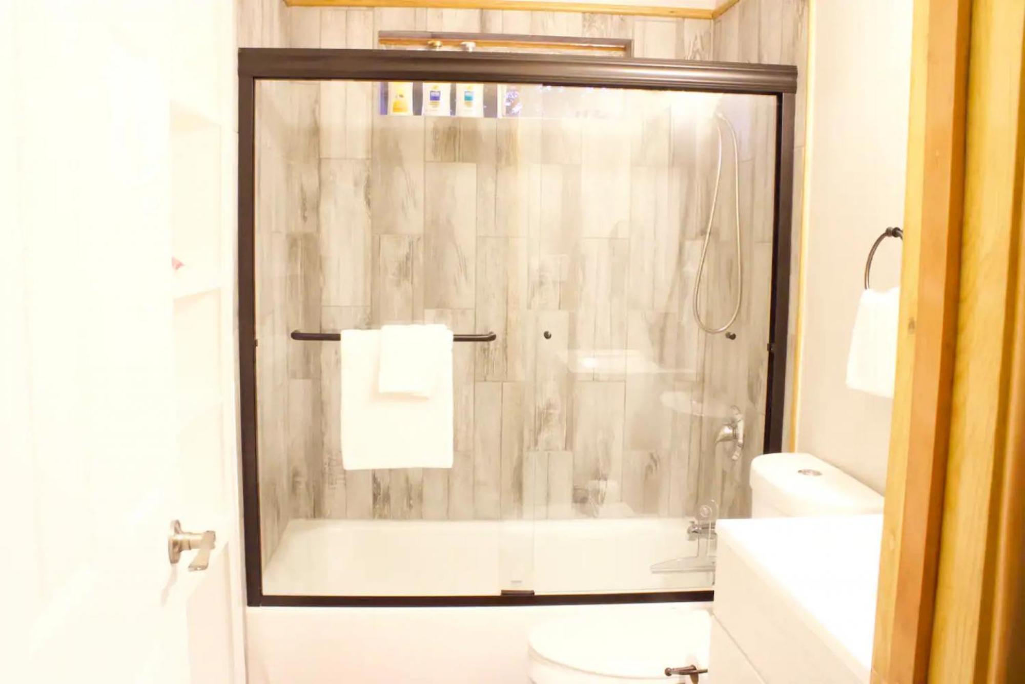 Private Home - Playground, Jumping Mat, Bbq, Darts, Firepit, Gazebo, 4 Smart Tvs, White Cotton Bedding, - The Redwood Cul-De Sac Beach Retreat 크레센트시티 외부 사진