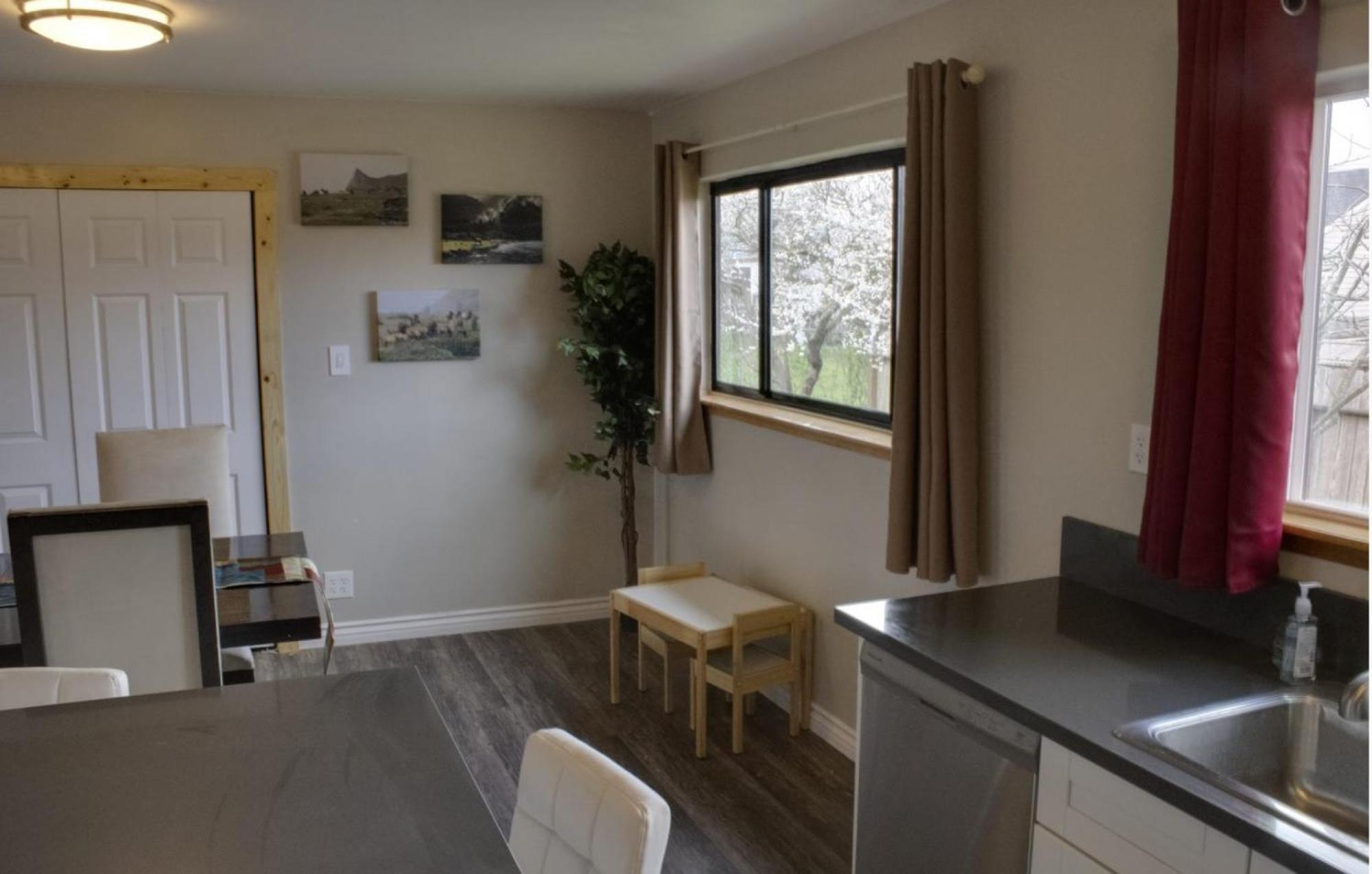 Private Home - Playground, Jumping Mat, Bbq, Darts, Firepit, Gazebo, 4 Smart Tvs, White Cotton Bedding, - The Redwood Cul-De Sac Beach Retreat 크레센트시티 외부 사진