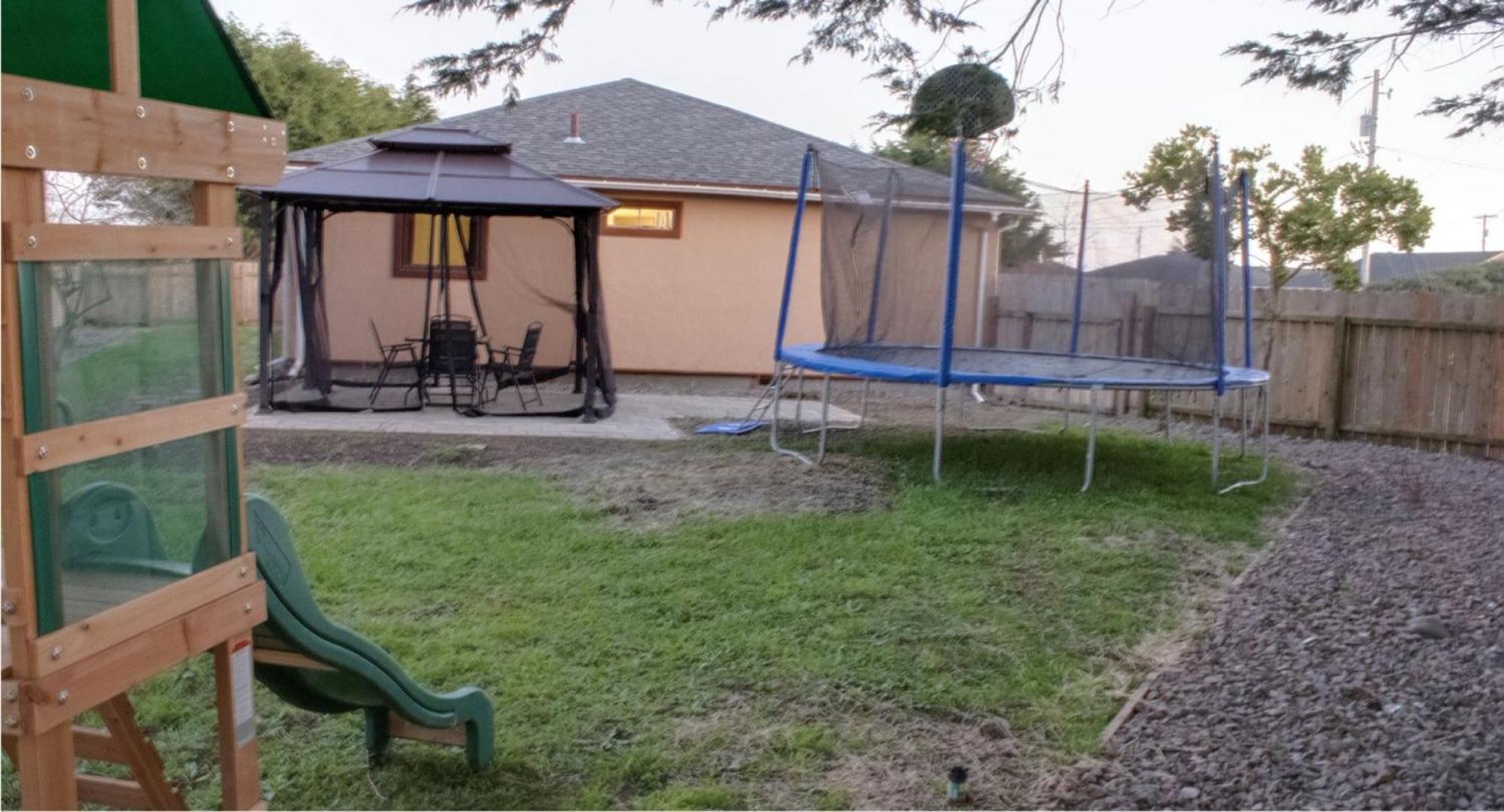 Private Home - Playground, Jumping Mat, Bbq, Darts, Firepit, Gazebo, 4 Smart Tvs, White Cotton Bedding, - The Redwood Cul-De Sac Beach Retreat 크레센트시티 외부 사진