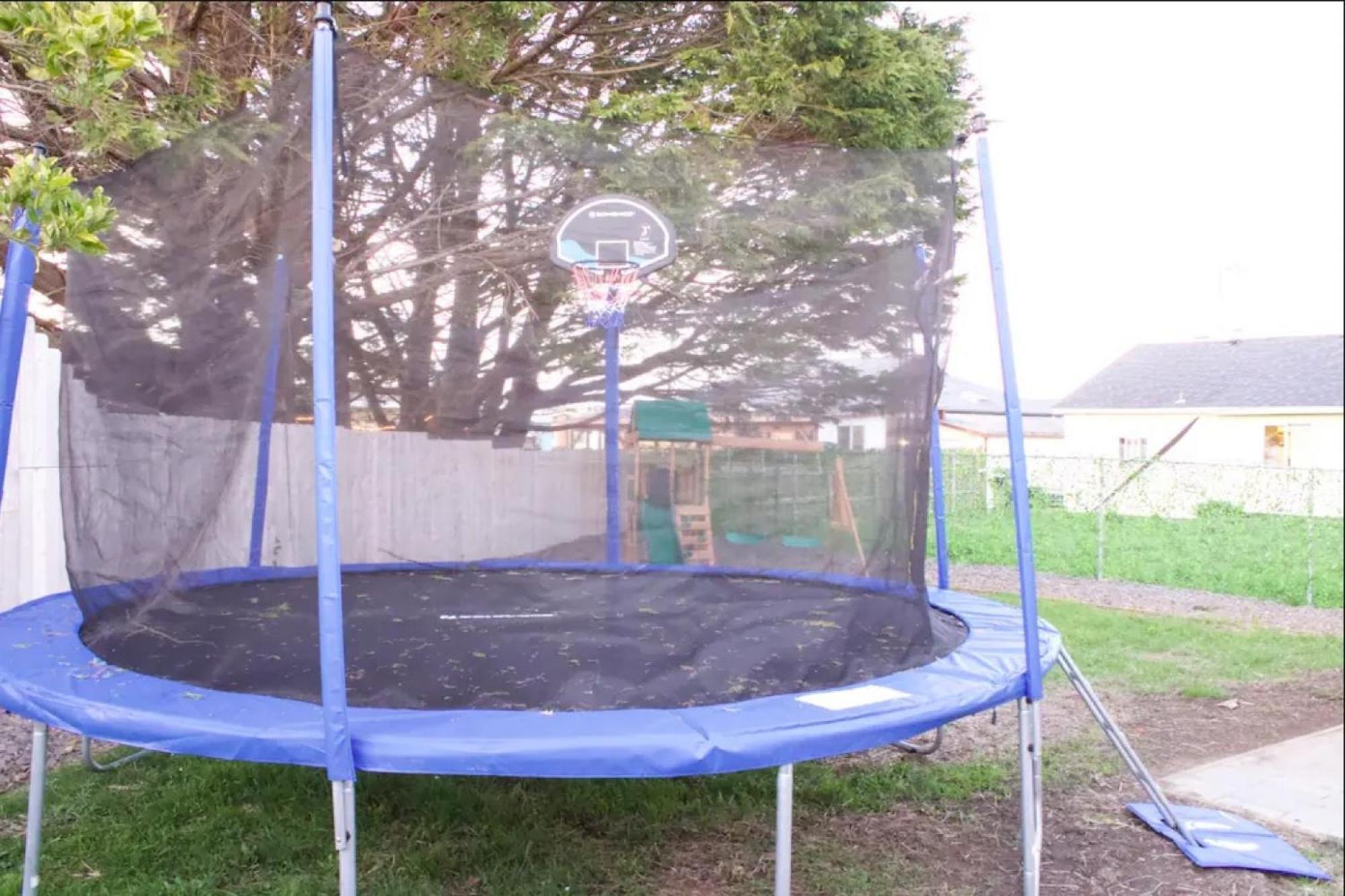 Private Home - Playground, Jumping Mat, Bbq, Darts, Firepit, Gazebo, 4 Smart Tvs, White Cotton Bedding, - The Redwood Cul-De Sac Beach Retreat 크레센트시티 외부 사진