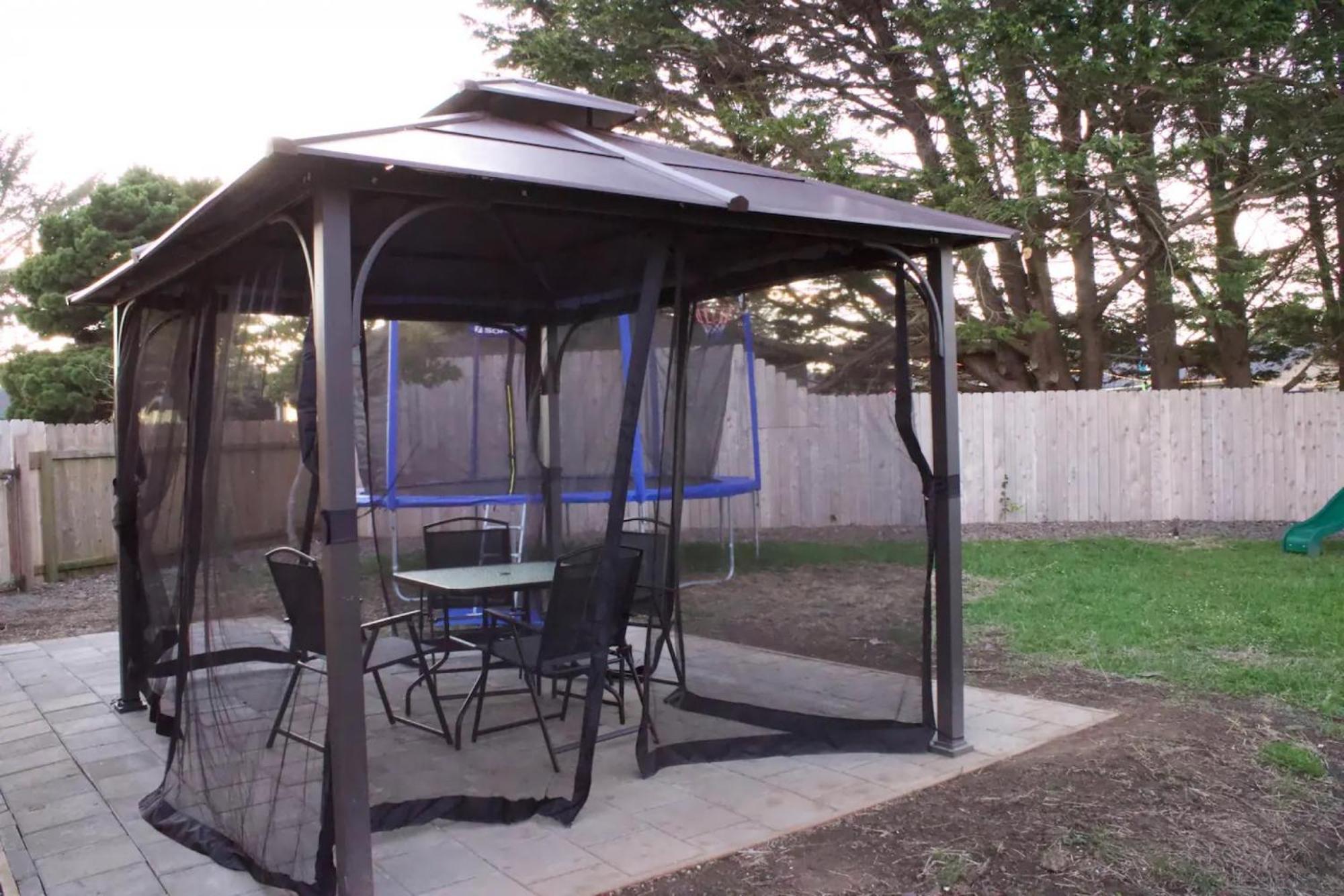 Private Home - Playground, Jumping Mat, Bbq, Darts, Firepit, Gazebo, 4 Smart Tvs, White Cotton Bedding, - The Redwood Cul-De Sac Beach Retreat 크레센트시티 외부 사진