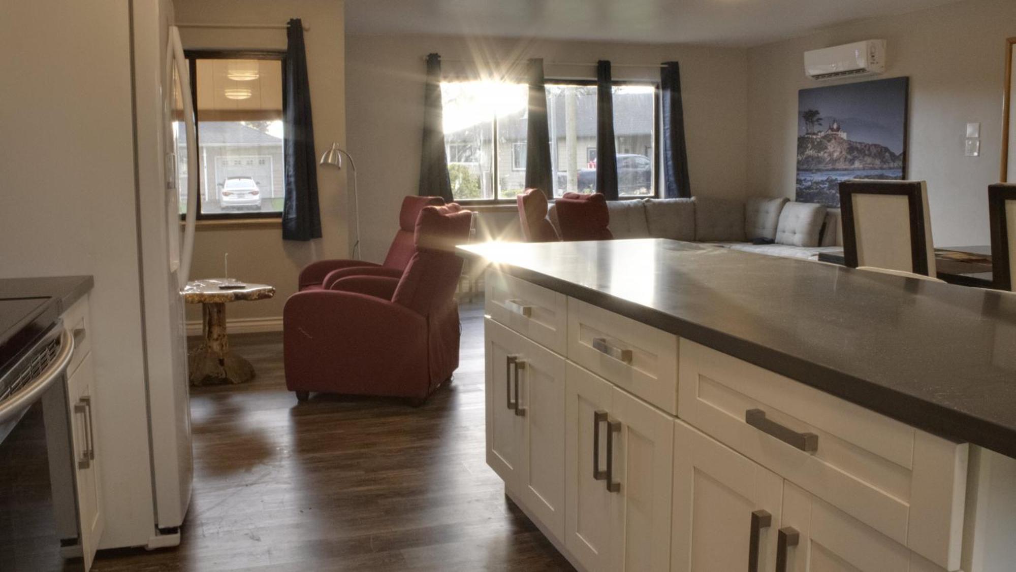 Private Home - Playground, Jumping Mat, Bbq, Darts, Firepit, Gazebo, 4 Smart Tvs, White Cotton Bedding, - The Redwood Cul-De Sac Beach Retreat 크레센트시티 외부 사진